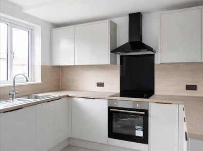 4 Bed Flat, Western Avenue, W3