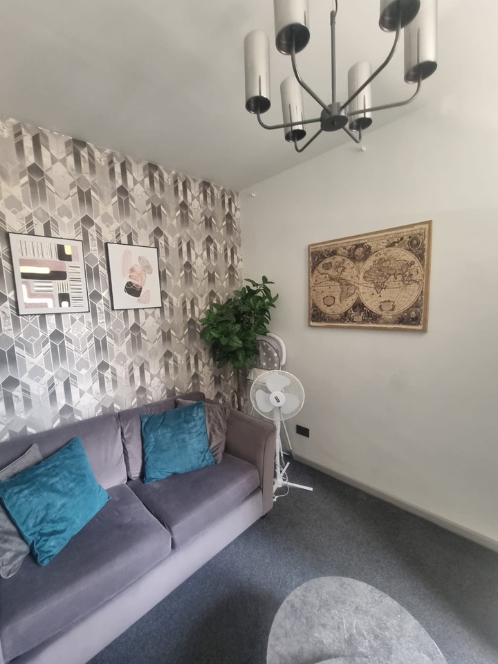 2 Bed Flat, Carburton St, W1W photo 2