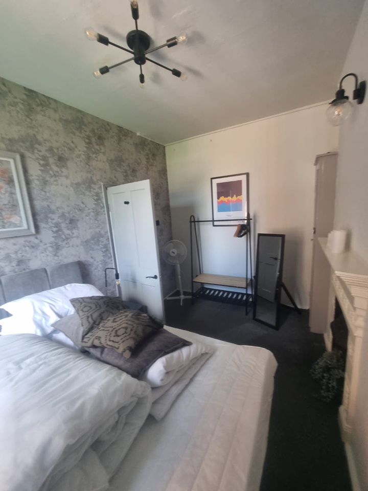 2 Bed Flat, Carburton St, W1W photo 4