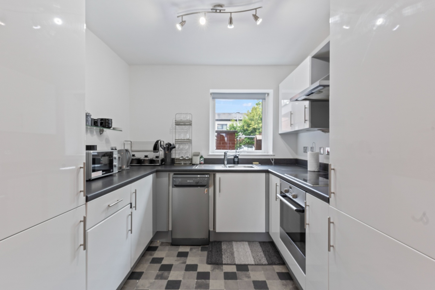 Room in a Shared House, Windrush Grove, B15 photo 3