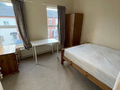 2 Bed End Terrace, Euston Road, NN4
