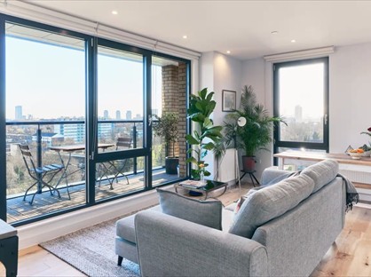 1 Bed Flat, Regalia Point, E2