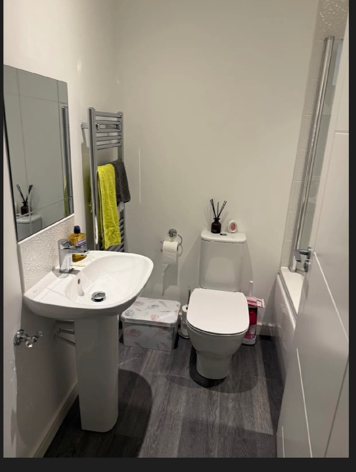 Room in a Shared House, Ellis Drive, EH14 photo 3