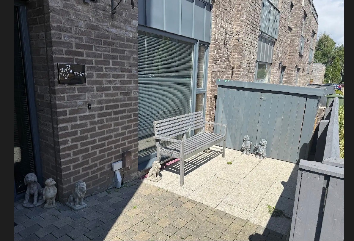 Room in a Shared House, Ellis Drive, EH14 photo 4