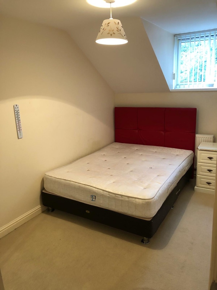 2 Bed Flat, Lyncroft Road, B11 photo 4