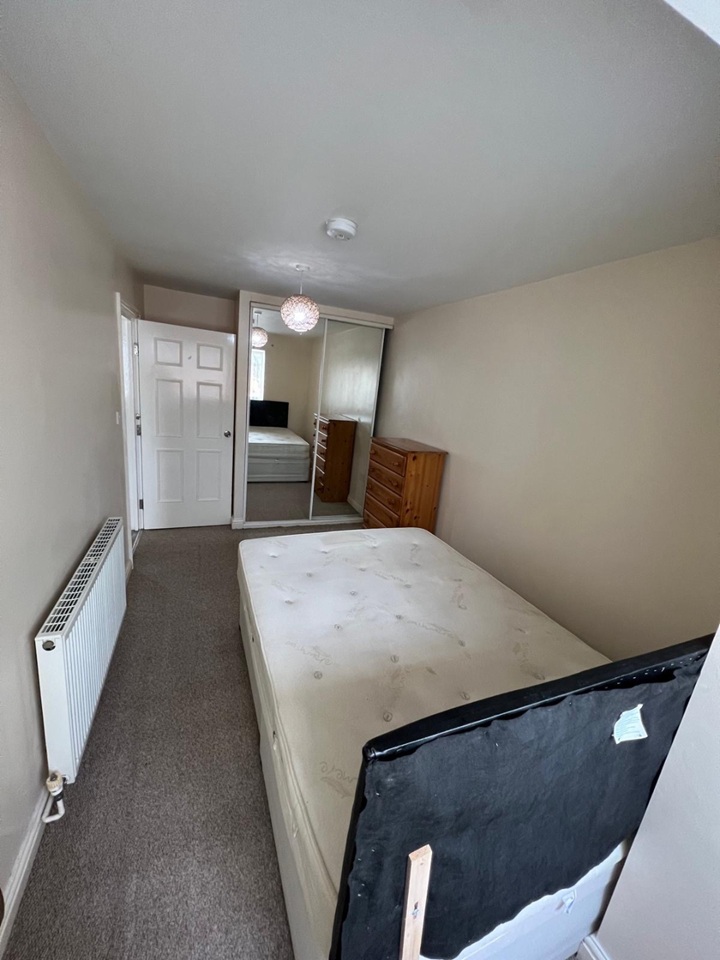 2 Bed Flat, Lyncroft Road, B11 photo 2