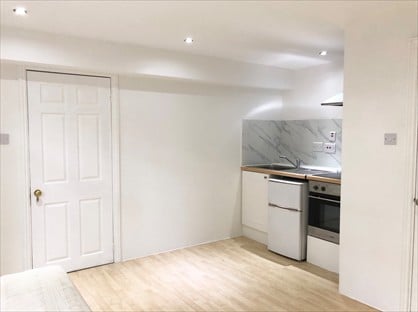 Room in a Shared House, Merton Road, SW18