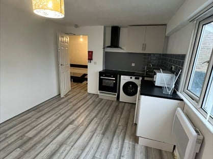 2 Bed Flat, Heaton Avenue, RM3