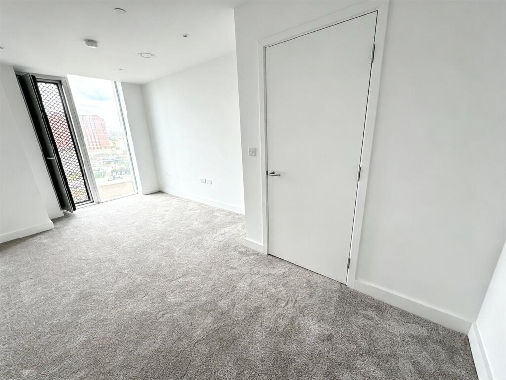 1 Bed Flat, Dantzic St, M4