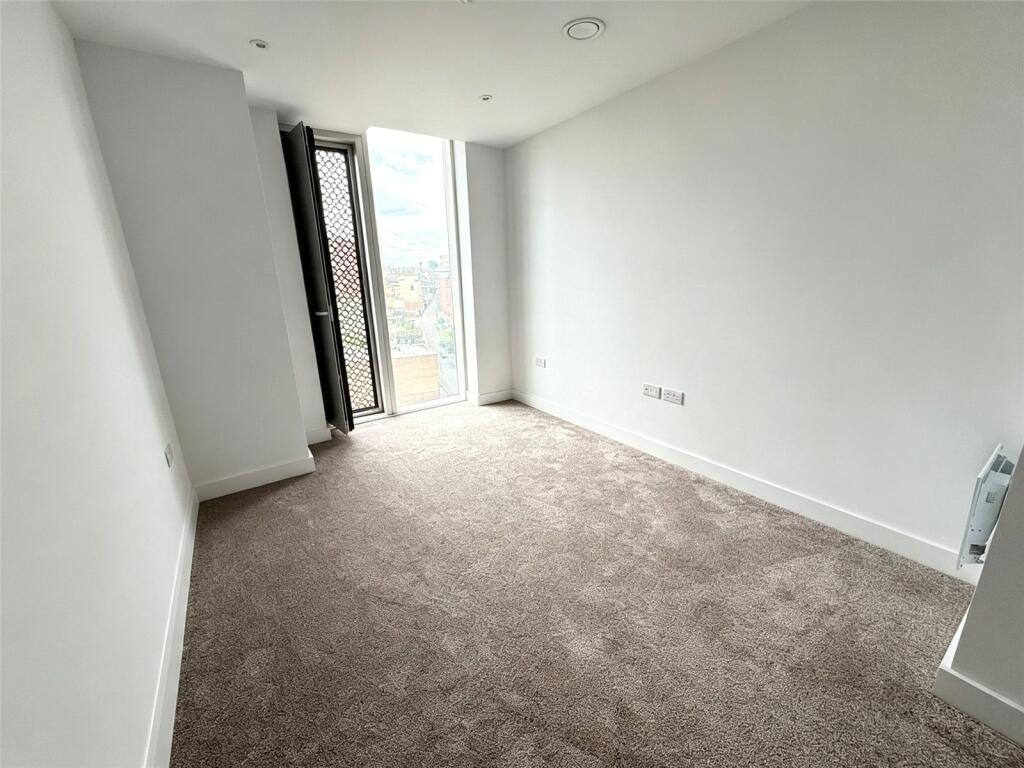 1 Bed Flat, Dantzic St, M4 photo 3