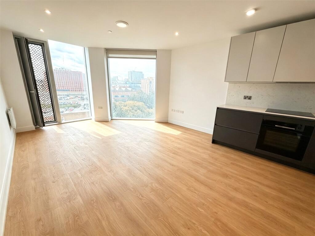 1 Bed Flat, Dantzic St, M4 photo 5