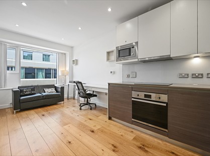 Studio Flat, Central House, TW3