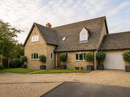 4 Bed Detached House, The Chestnuts, OX5