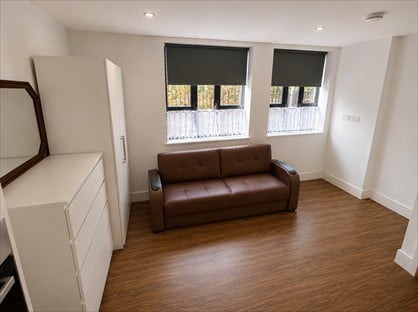 Studio Flat, Cheltenham House, N17