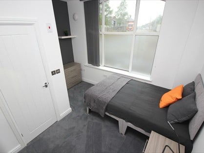 Room in a Shared House, Old Hall St, BL4