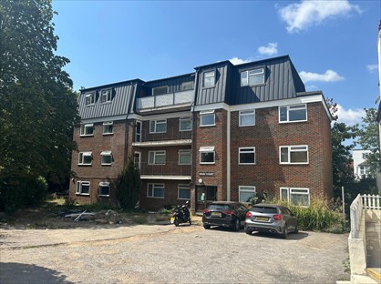 2 Bed Flat, Madeira Road, SW16