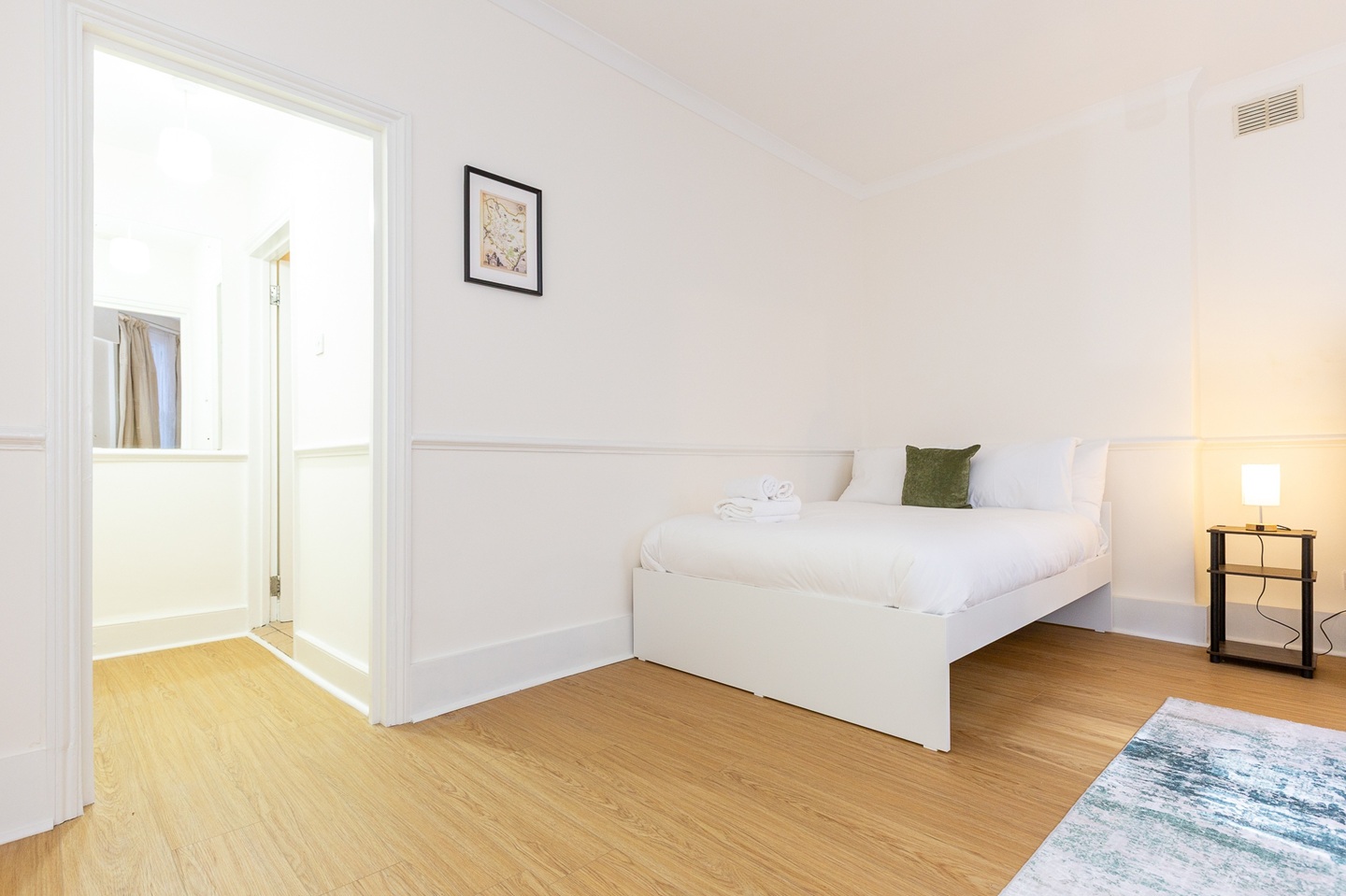 Studio Flat, Warwick Road, SW5 photo 4