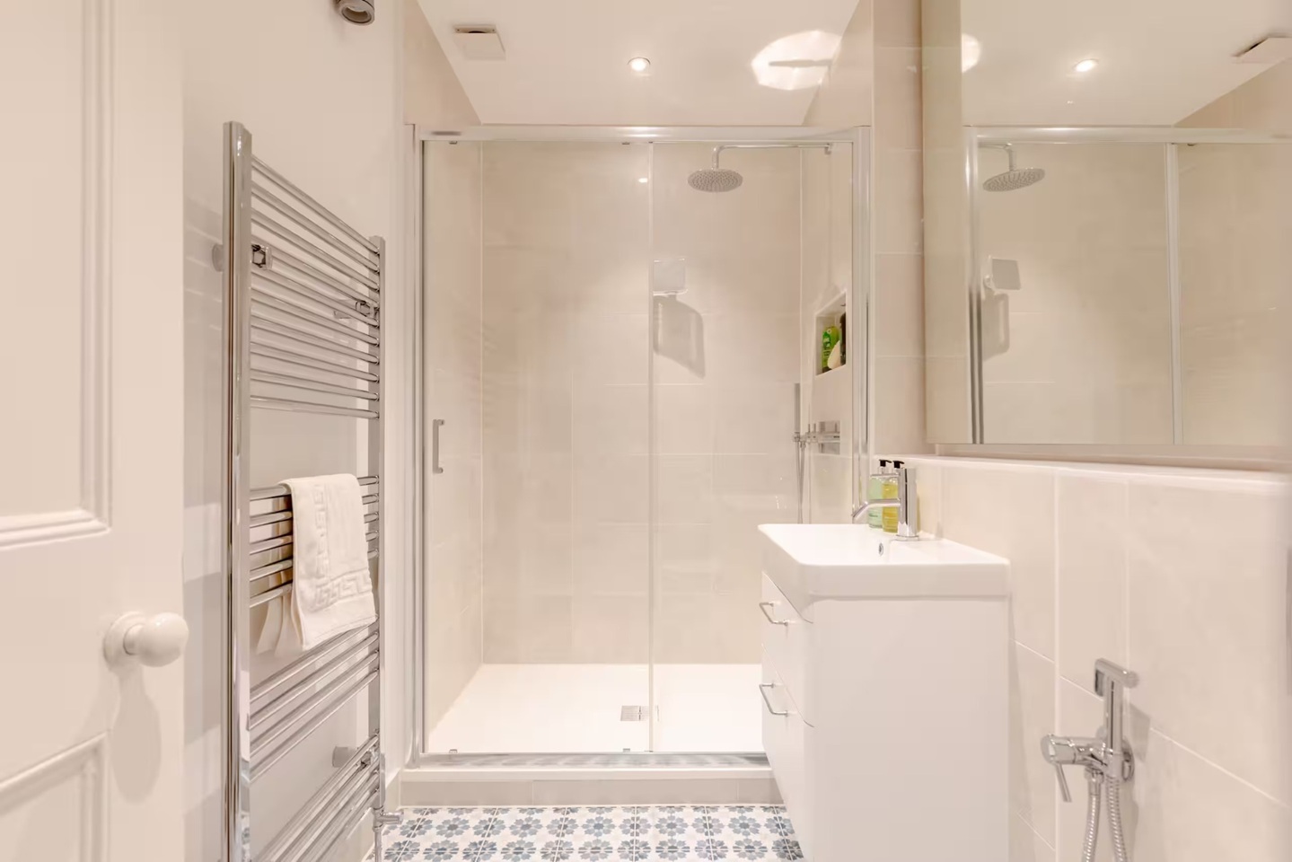 2 Bed Flat, Tachbrook St, SW1V photo 5