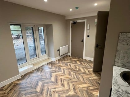 Studio Flat, Shrubbery Road, SW16