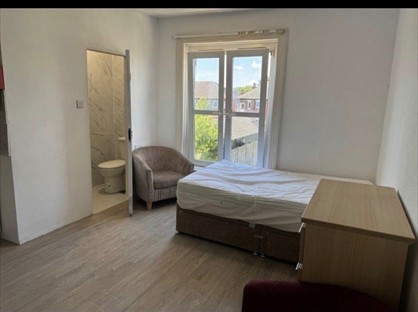 Studio Flat, Thornbury Avenue, SO15