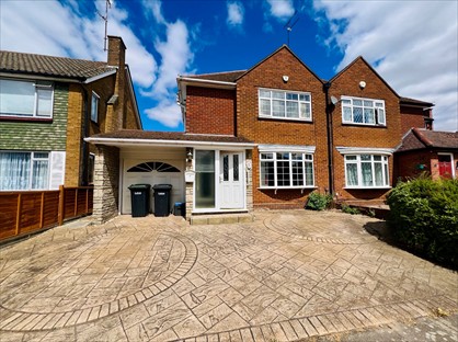 3 Bed Semi-Detached House, Hemingford Drive, LU2