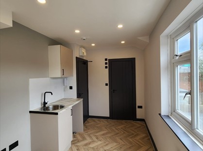 Studio Flat, Albert Road, KT3