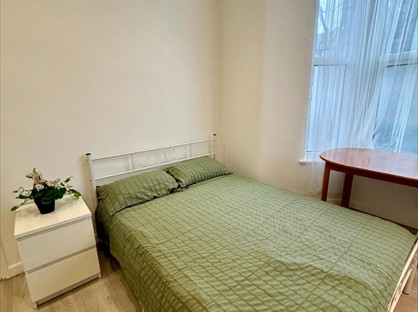 Studio Flat, Barking Road, E13