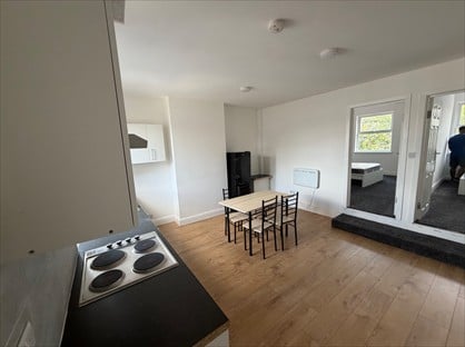 2 Bed Flat, Dagenham, RM8