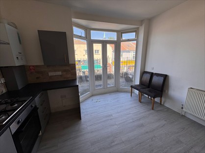 5 Bed Flat, Albert Road, PO5