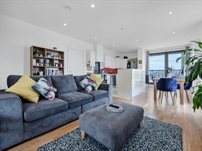 2 Bed Flat, Oak Square, SW9