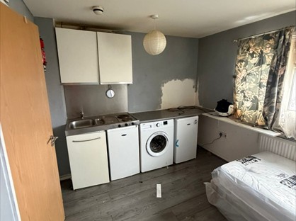 Studio Flat, Bettles Close, UB8