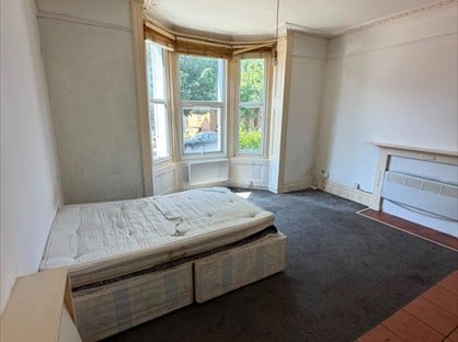 Studio Flat, Angles Road, SW16