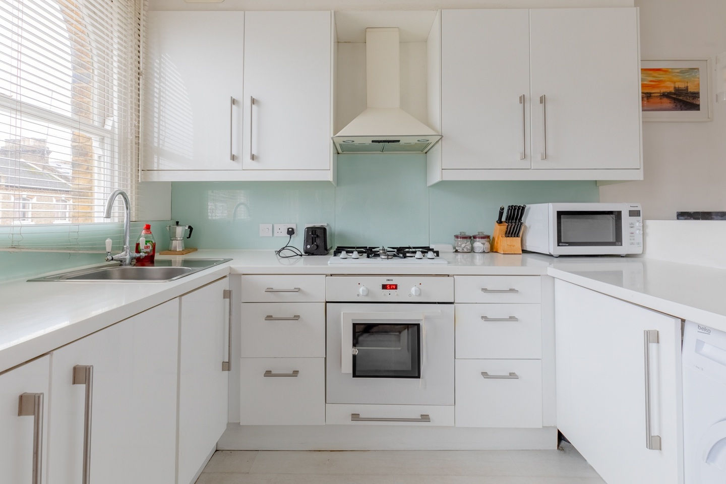 2 Bed Flat, Hannell Road, SW6 photo 3
