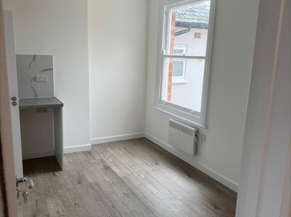 Studio Flat, Westbury Road, KT3