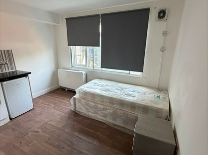 Studio Flat, North Circular Road, NW2