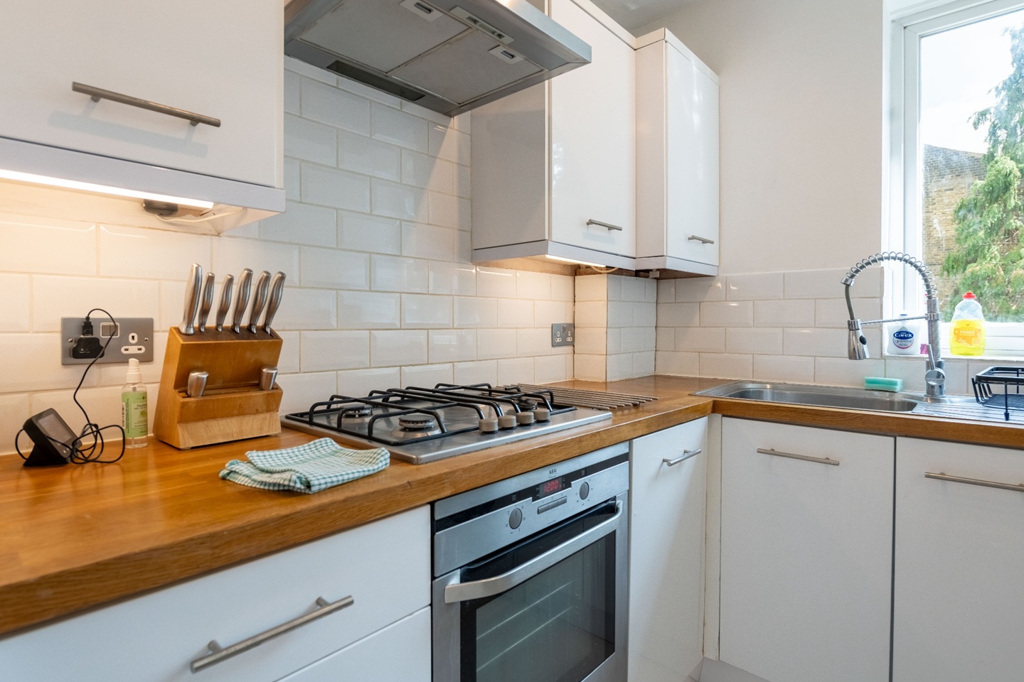 1 Bed Flat, Kennington Park Road, SE11 photo 2