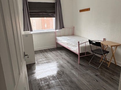 3 Bed Flat, Fulbar St, PA4