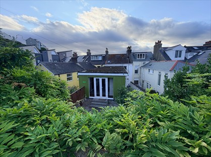 1 Bed Flat, Heath Road, TQ5