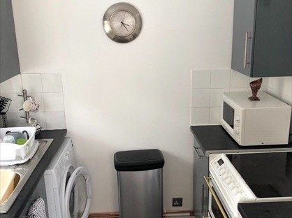 3 Bed Terraced House, Badger Close, TW13