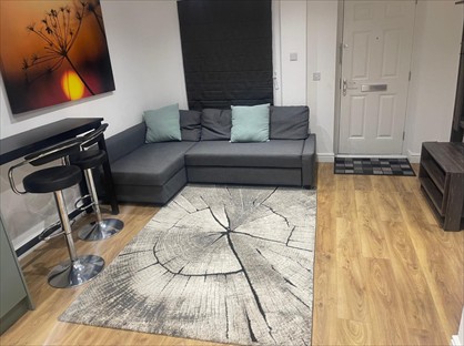 1 Bed Flat, Mitcham Road, CR0