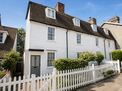 2 Bed Terraced House, High St, ME2