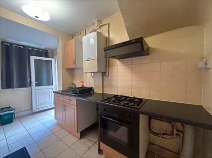 4 Bed Semi-Detached House, Norwood Gardens, UB2