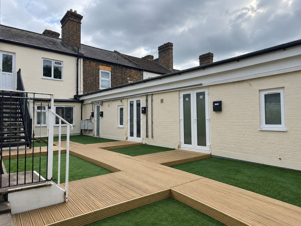 Hounslow - Studio Flat, High St, TW3 - To Rent Now for £1,400.00 p/m