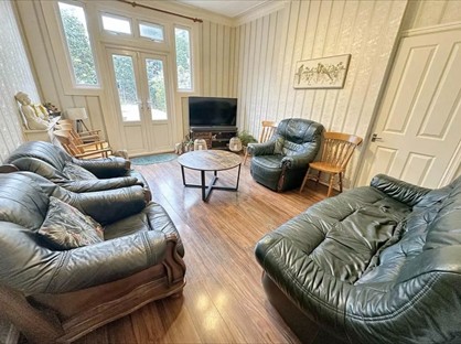 4 Bed Semi-Detached House, Dormers Wells Lane, UB1