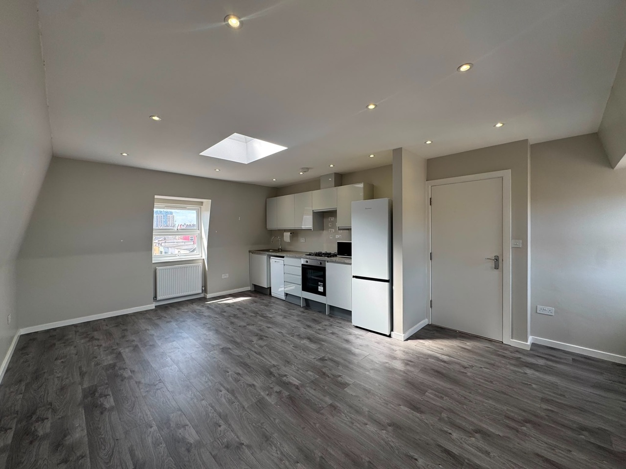 1 Bed Flat, Arcola St, E8 photo 2