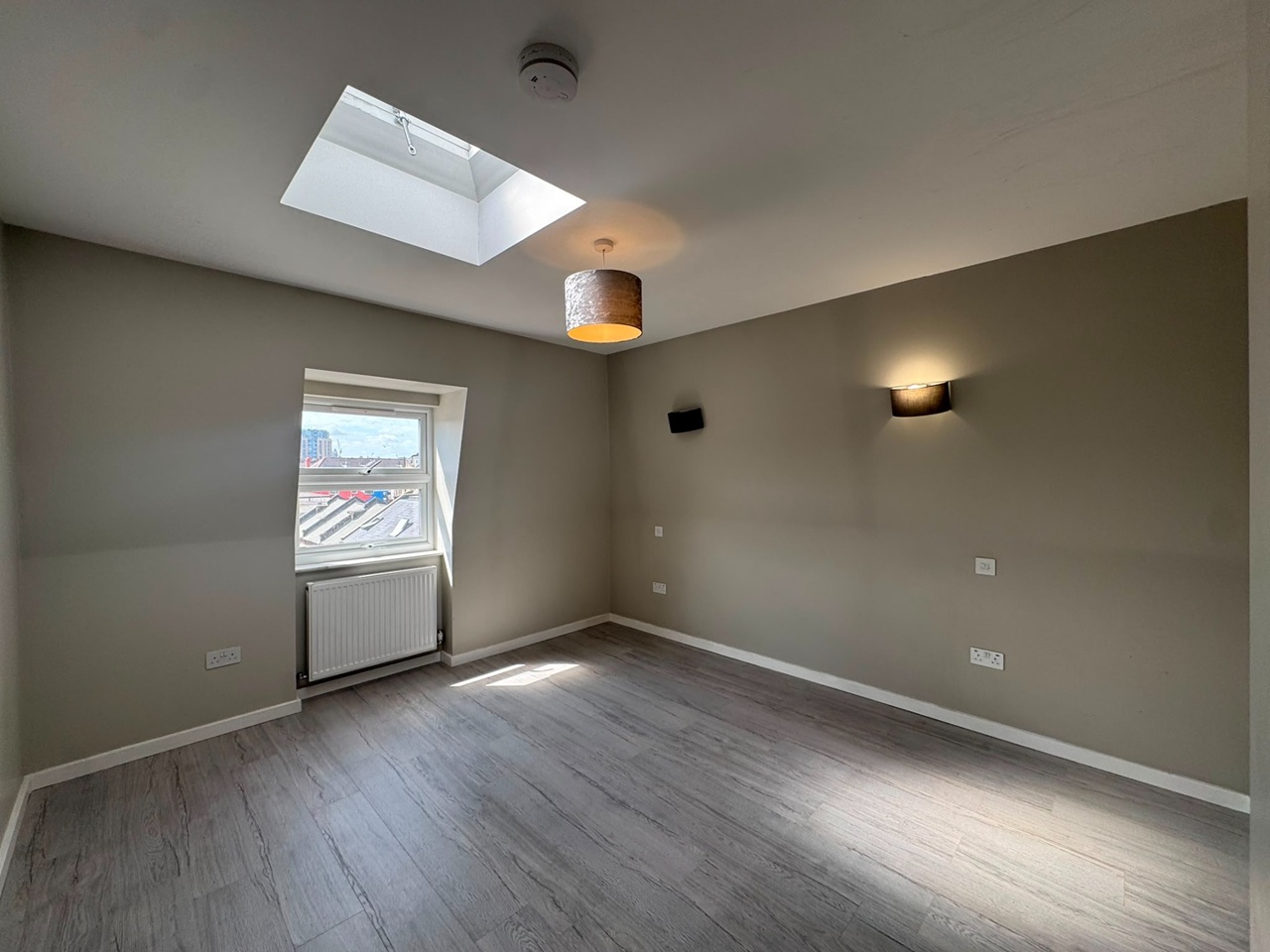 1 Bed Flat, Arcola St, E8 photo 3