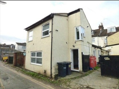 2 Bed Semi-Detached House, Windsor Walk, LU1