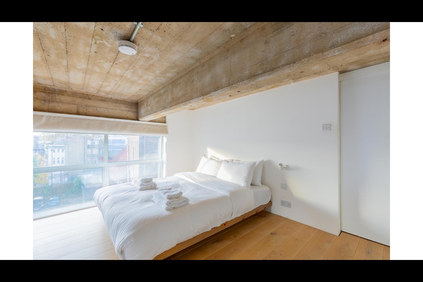 1 Bed Flat, King Edwards Road, E9 photo 3