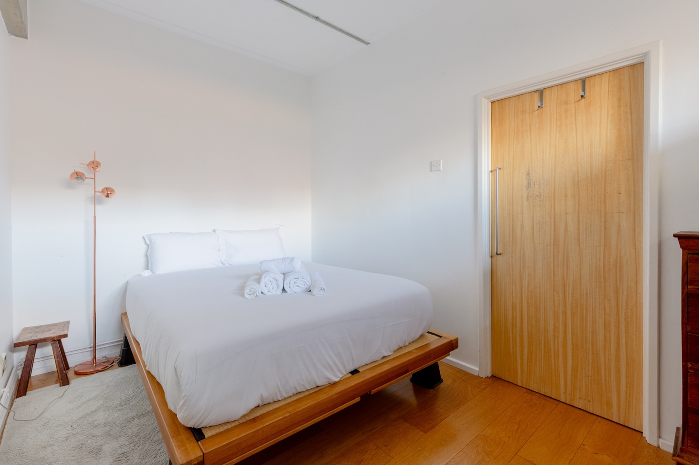 1 Bed Flat, Kings Wharf, E8 photo 4