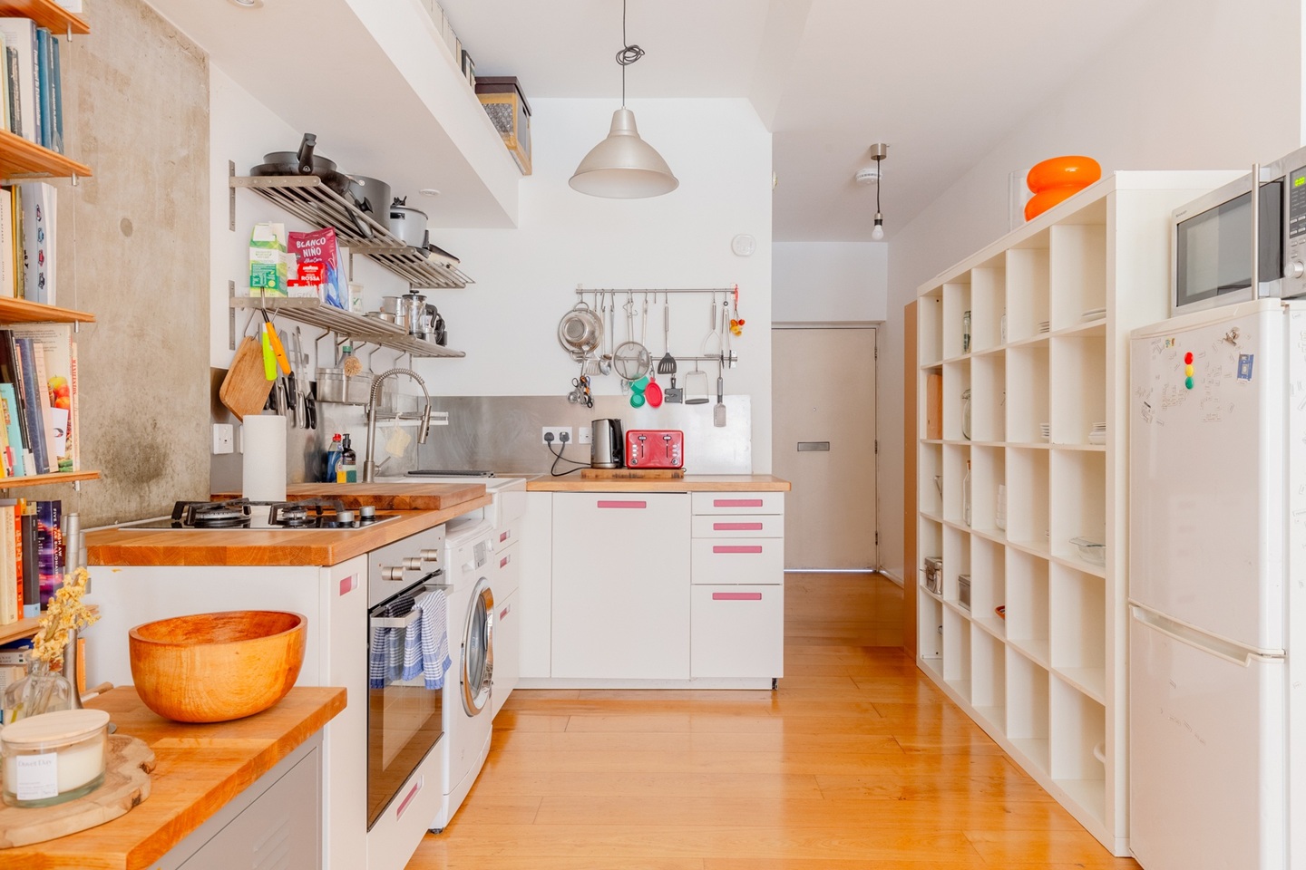 1 Bed Flat, Kings Wharf, E8 photo 3